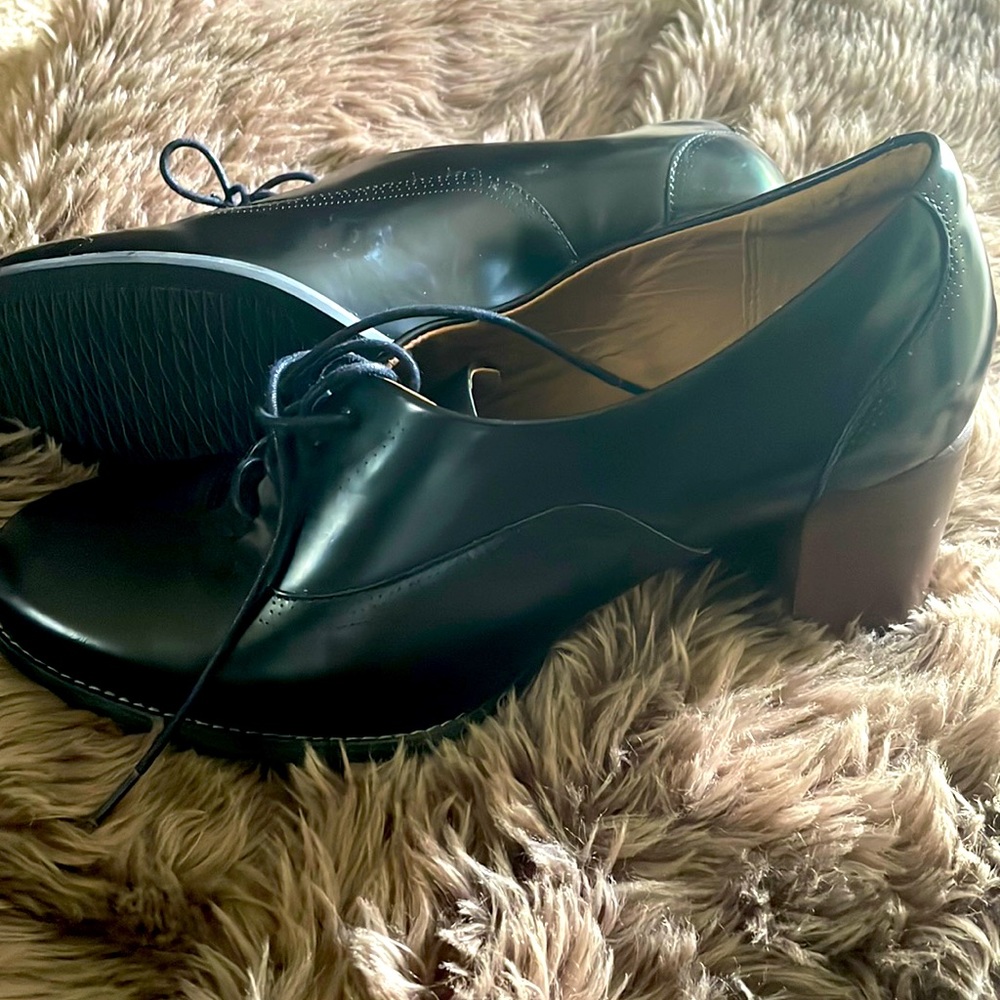 CLARKS Artisan Oxford’s Sz 9 1/2 fits like 9
